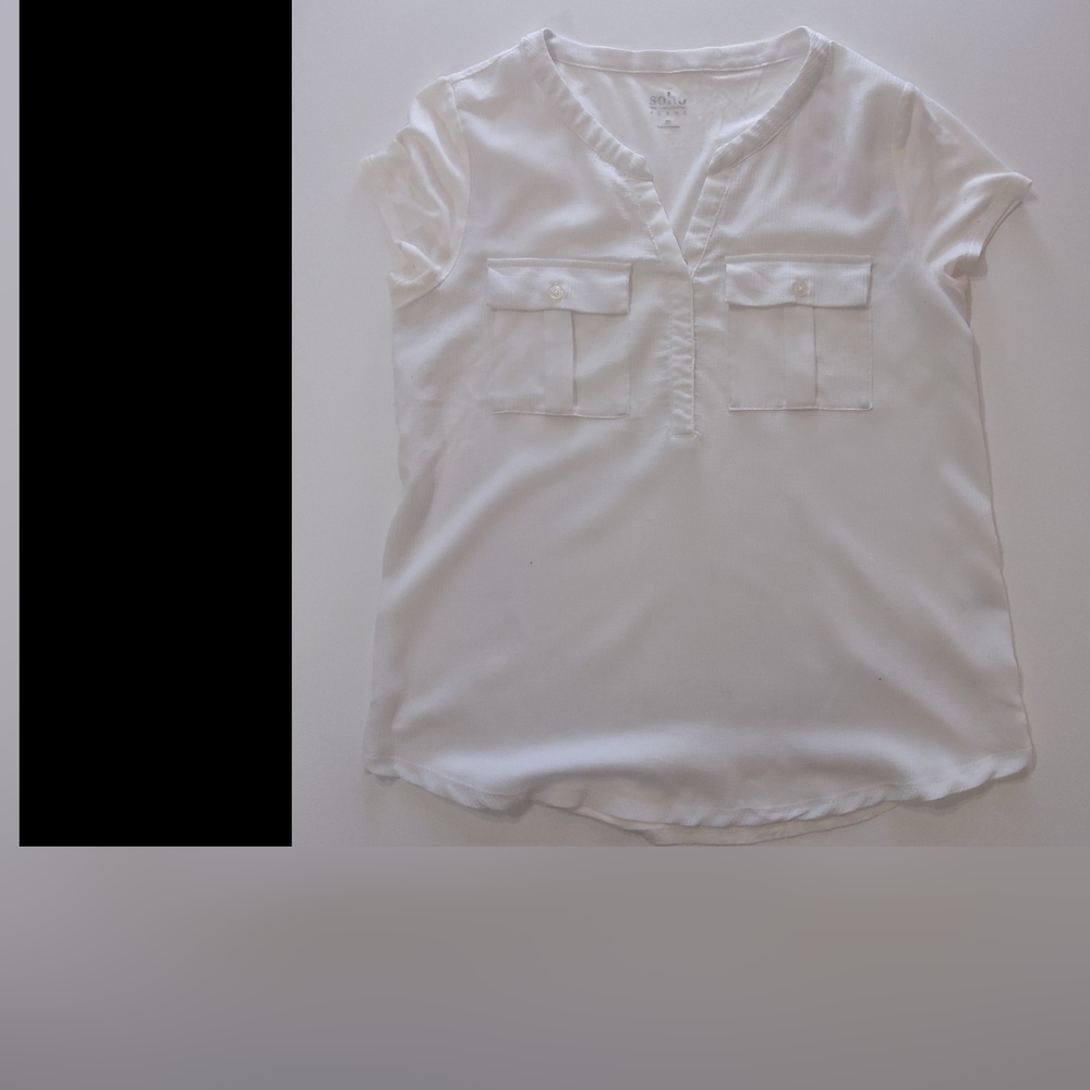 Soho Blouse Womens Small White V-neck Lightweight Feminine Career Top (Flaws)